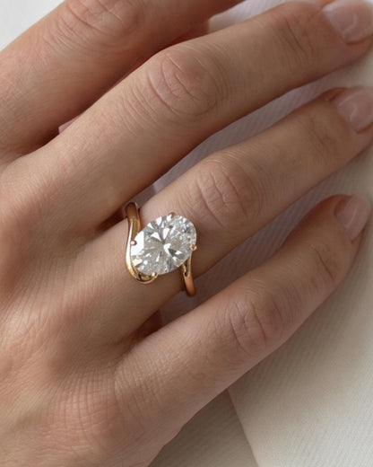 Elan Oval Bypass Ring