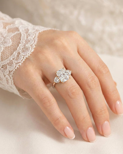 Amour Radiant Three-Stone Ring