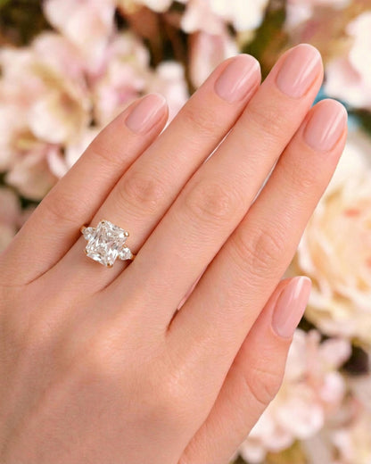 Amour Radiant Three-Stone Ring