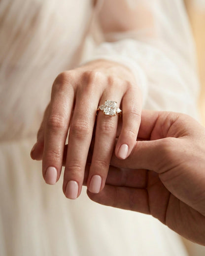 Amour Radiant Three-Stone Ring