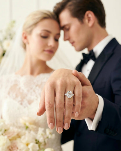 Amour Radiant Three-Stone Ring