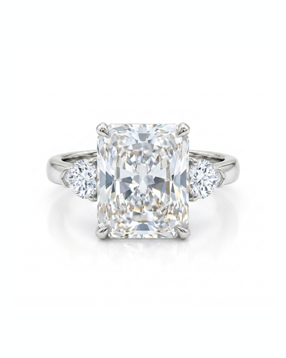 Amour Radiant Three-Stone Ring